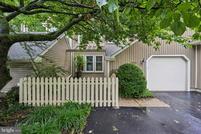 1564 APPLEWOOD CIR, Yardley, PA 19067