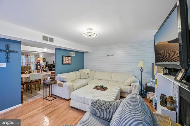 1564 APPLEWOOD CIR, Yardley, PA 19067