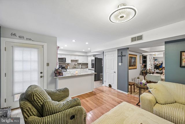 1564 APPLEWOOD CIR, Yardley, PA 19067