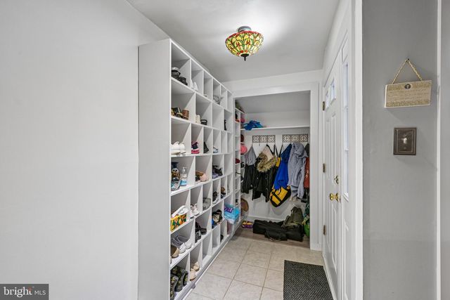 1564 APPLEWOOD CIR, Yardley, PA 19067