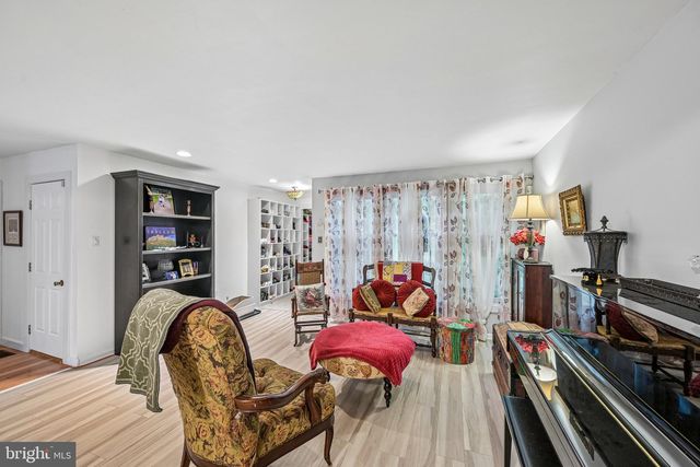 1564 APPLEWOOD CIR, Yardley, PA 19067