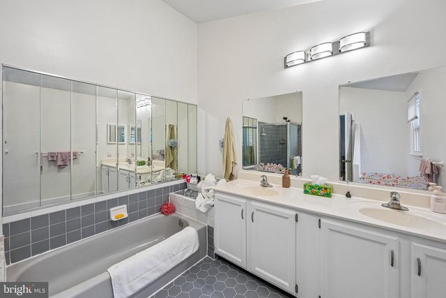 1564 APPLEWOOD CIR, Yardley, PA 19067