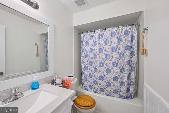1564 APPLEWOOD CIR, Yardley, PA 19067