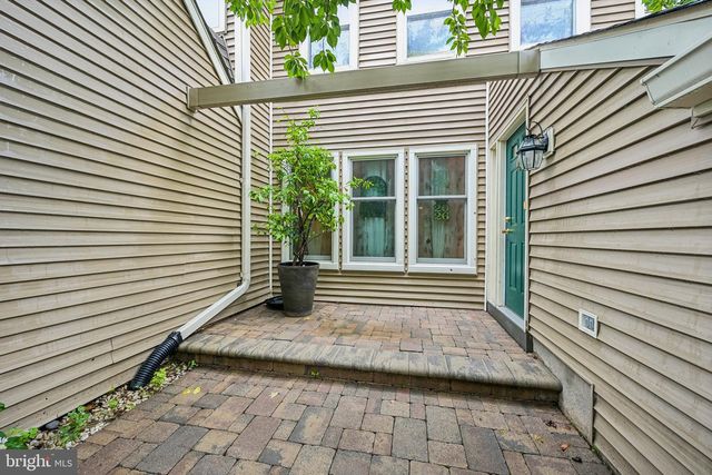1564 APPLEWOOD CIR, Yardley, PA 19067