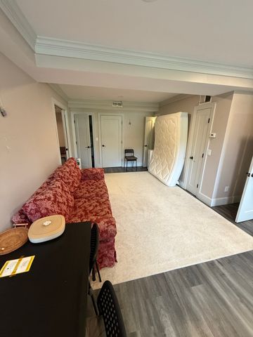 4 Robin Hood Road 1, Arlington, MA 02474