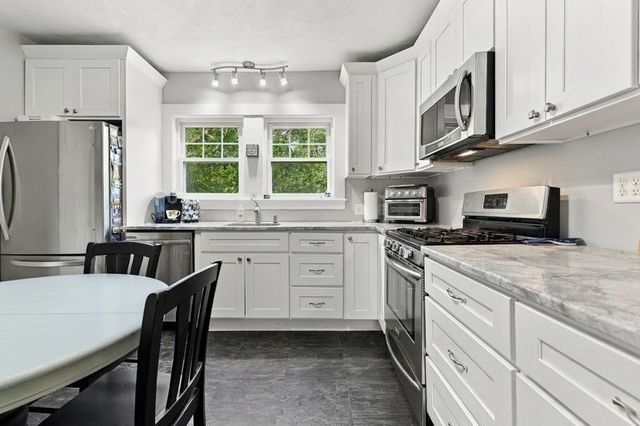 11 Sweetser Ave, Reading, MA 01867