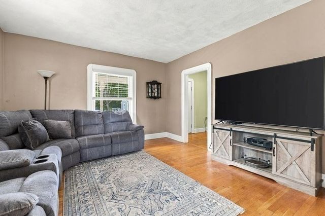 11 Sweetser Ave, Reading, MA 01867