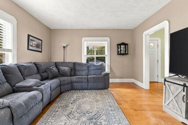 11 Sweetser Ave, Reading, MA 01867