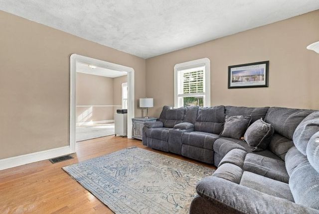 11 Sweetser Ave, Reading, MA 01867
