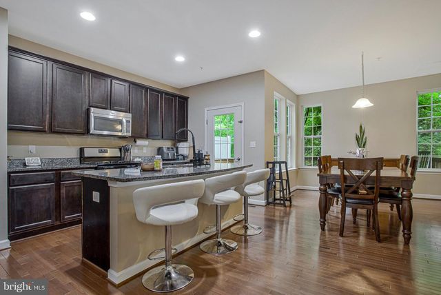 8210 WHITE STAR XING, Pasadena, MD 21122
