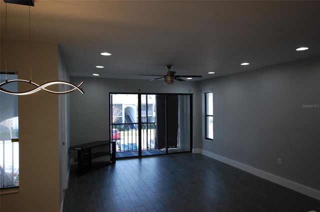 1258 PINE RIDGE CIRCLE W E2, Tarpon Springs, FL 34688