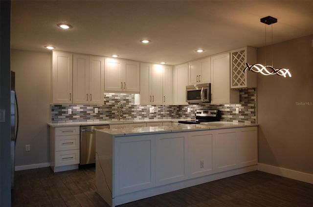 1258 PINE RIDGE CIRCLE W E2, Tarpon Springs, FL 34688