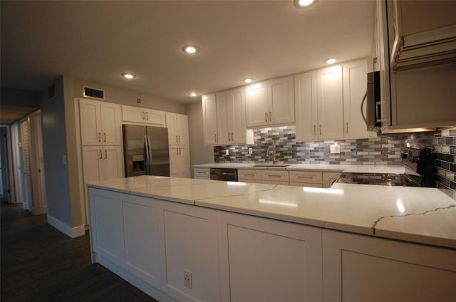 1258 PINE RIDGE CIRCLE W E2, Tarpon Springs, FL 34688