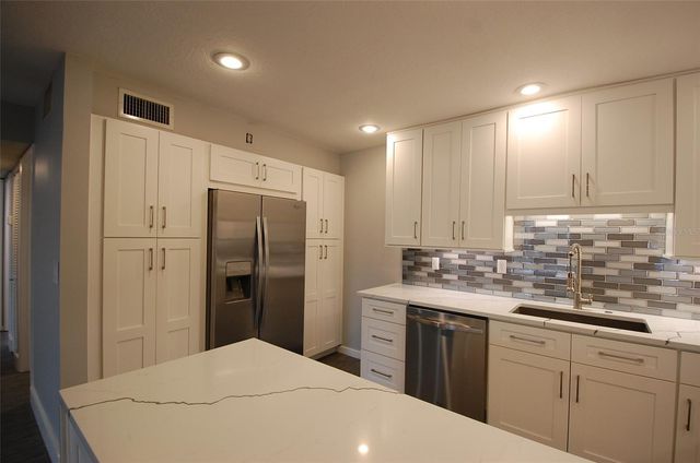 1258 PINE RIDGE CIRCLE W E2, Tarpon Springs, FL 34688