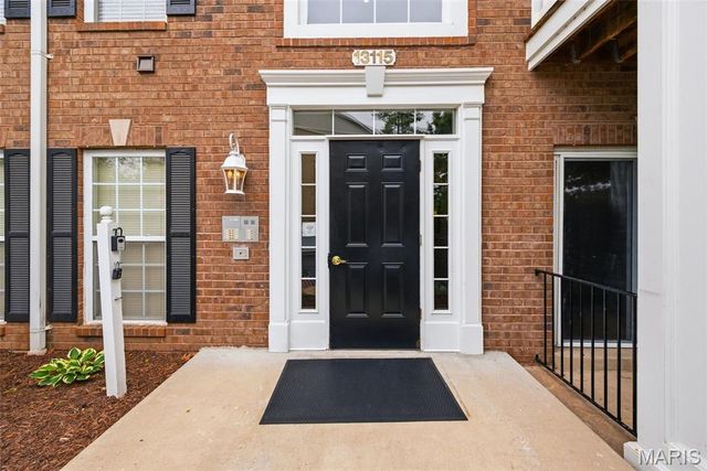 13115 Mill Crossing Court 100, St Louis, MO 63141