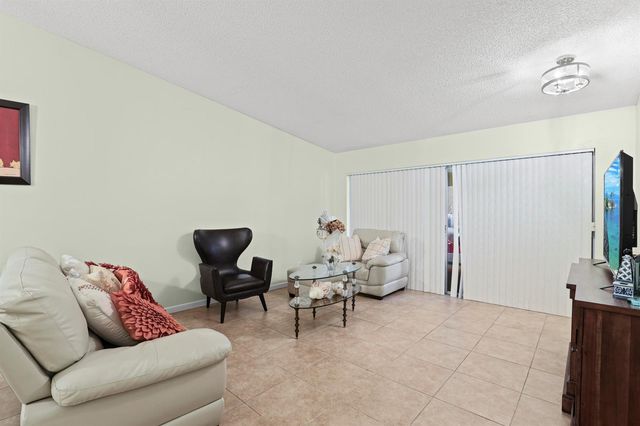 4235 Lucerne Villas Lane, Lake Worth, FL 33467