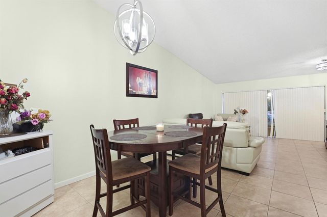 4235 Lucerne Villas Lane, Lake Worth, FL 33467
