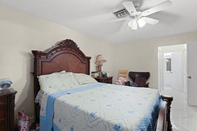 4235 Lucerne Villas Lane, Lake Worth, FL 33467