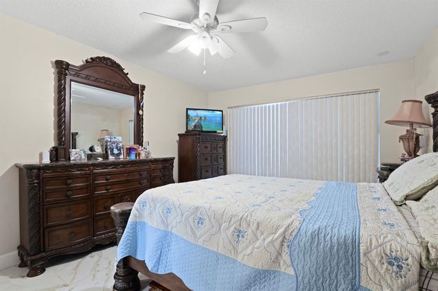 4235 Lucerne Villas Lane, Lake Worth, FL 33467