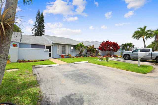 4235 Lucerne Villas Lane, Lake Worth, FL 33467