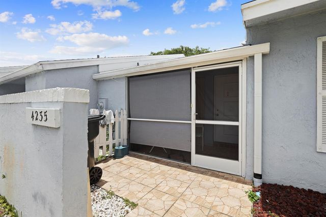 4235 Lucerne Villas Lane, Lake Worth, FL 33467
