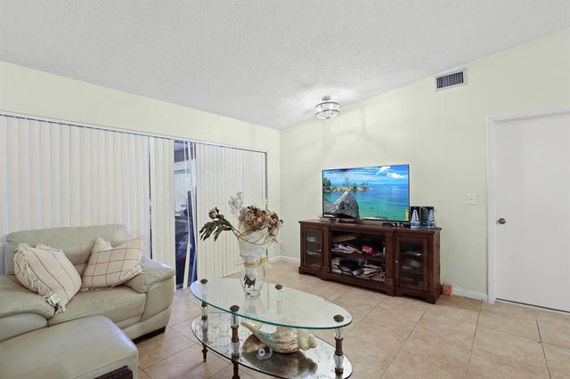 4235 Lucerne Villas Lane, Lake Worth, FL 33467