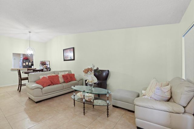 4235 Lucerne Villas Lane, Lake Worth, FL 33467