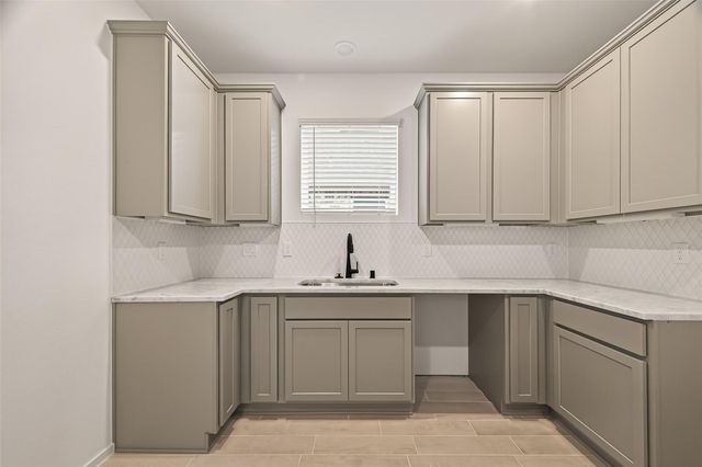 2915 Copper Falls Drive, Iowa Colony, TX 77583