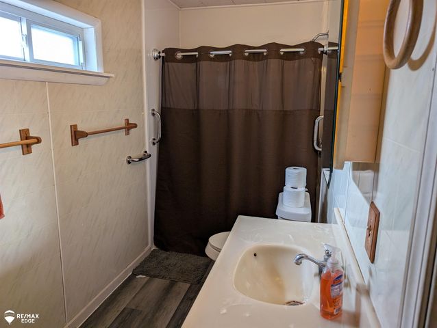 710 Lakeshore Drive, Columbiaville, MI 48421