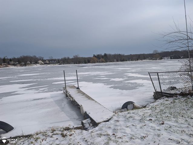 710 Lakeshore Drive, Columbiaville, MI 48421