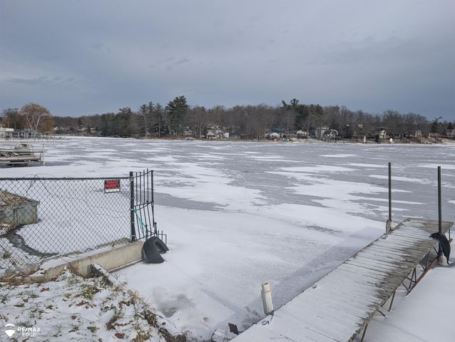 710 Lakeshore Drive, Columbiaville, MI 48421