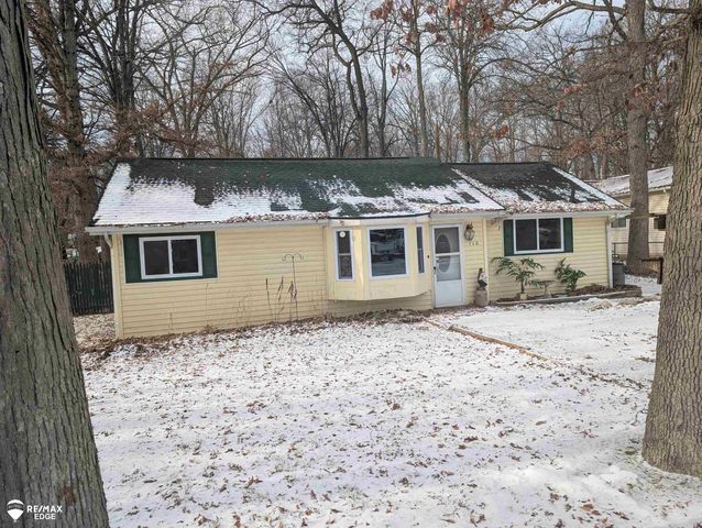 710 Lakeshore Drive, Columbiaville, MI 48421