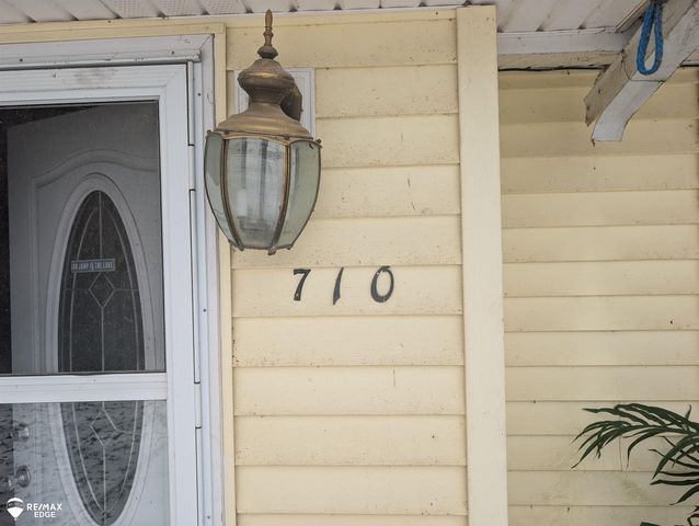 710 Lakeshore Drive, Columbiaville, MI 48421