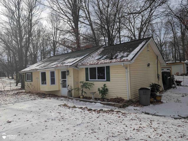 710 Lakeshore Drive, Columbiaville, MI 48421