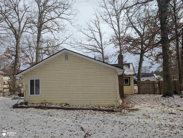 710 Lakeshore Drive, Columbiaville, MI 48421