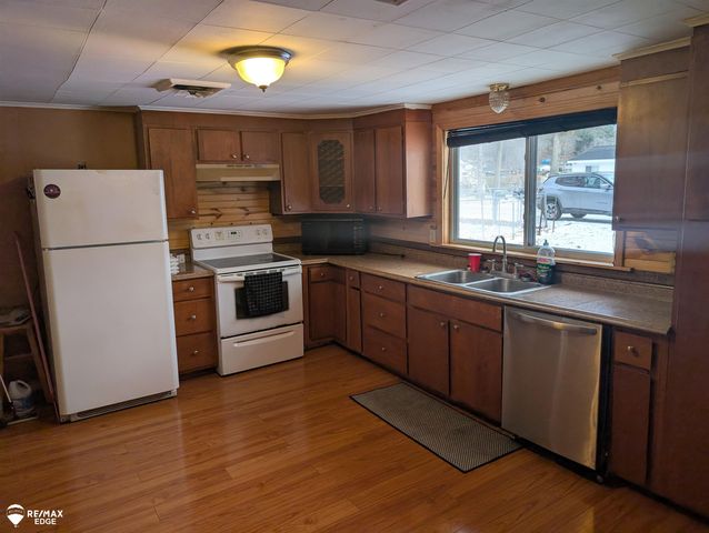 710 Lakeshore Drive, Columbiaville, MI 48421