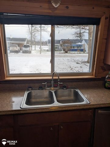 710 Lakeshore Drive, Columbiaville, MI 48421