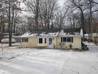 710 Lakeshore Drive, Columbiaville, MI 48421