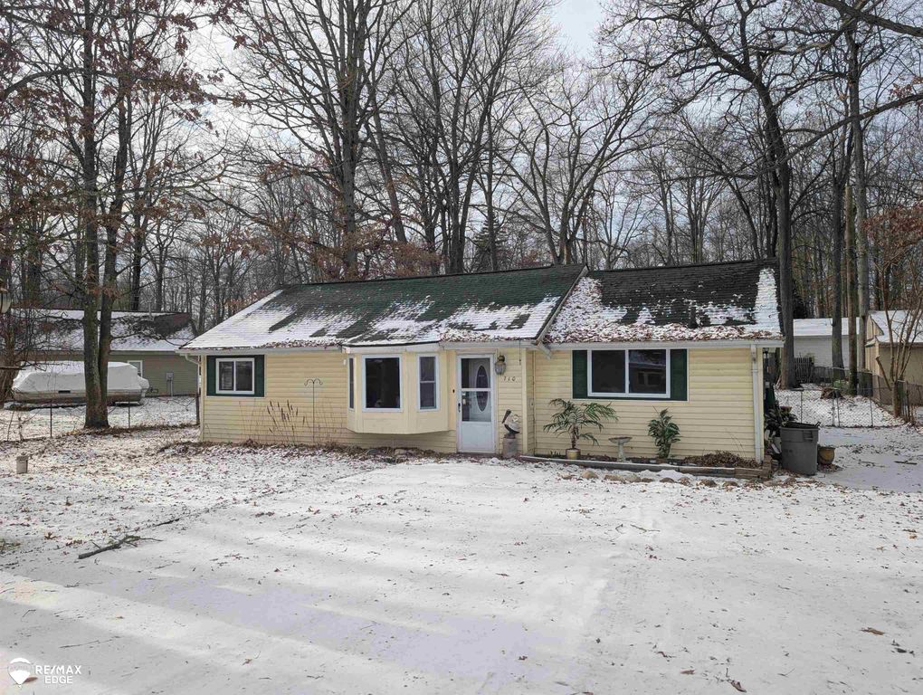 710 Lakeshore Drive, Columbiaville, MI 48421