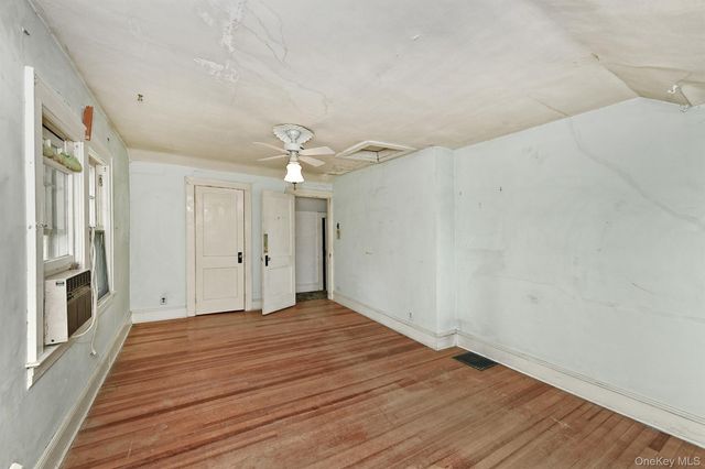 22 Prospect Road, Centerport, NY 11721