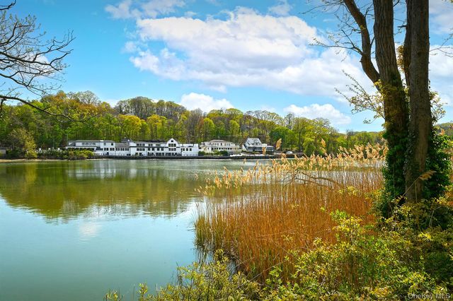 22 Prospect Road, Centerport, NY 11721