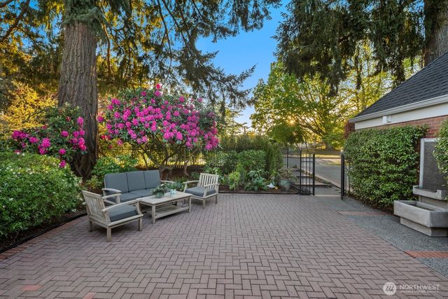 7044 50th Avenue NE, Seattle, WA 98115