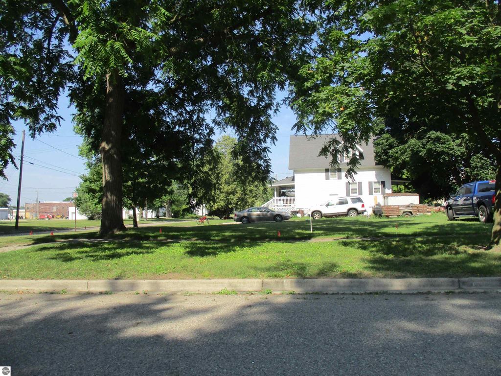 Image 7 of property listing at 427 E Downie Street, Alma, MI 48801