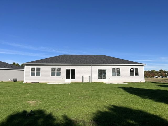 516 COBBLESTONE Circle, Harvard, IL 60033