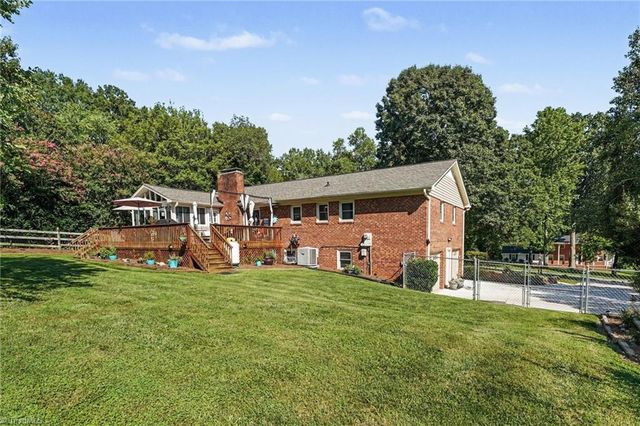 414 Longmeadow Drive, Clemmons, NC 27012