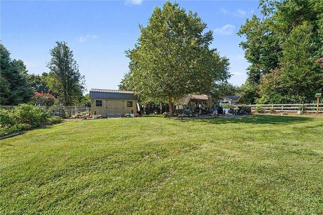414 Longmeadow Drive, Clemmons, NC 27012