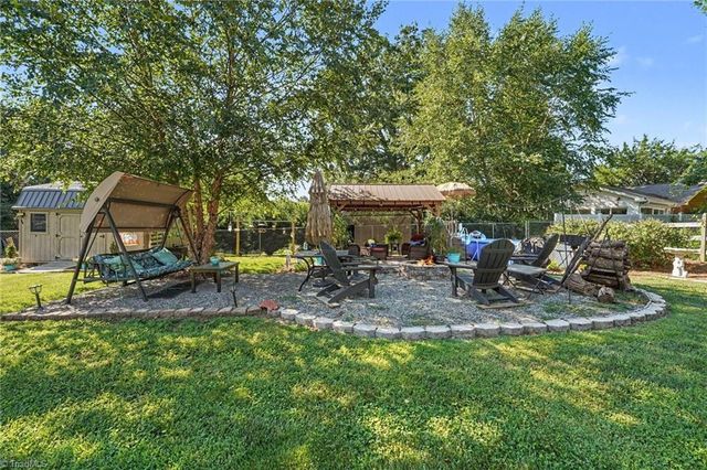 414 Longmeadow Drive, Clemmons, NC 27012