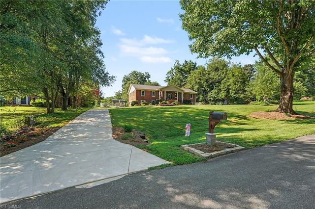414 Longmeadow Drive, Clemmons, NC 27012