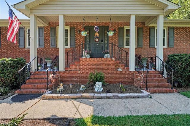 414 Longmeadow Drive, Clemmons, NC 27012