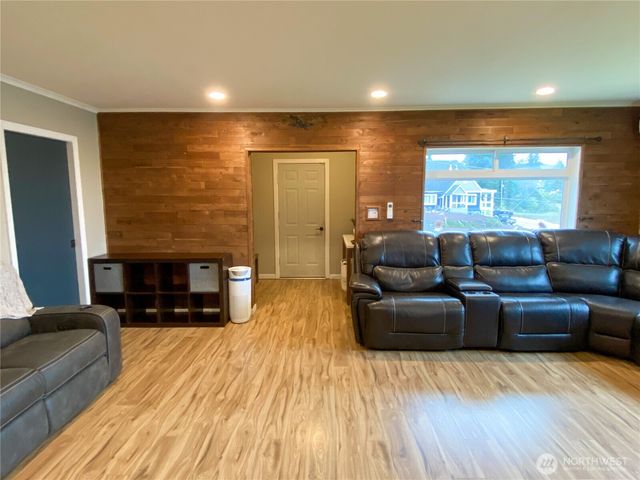 823 Broadway Avenue, South Bend, WA 98586